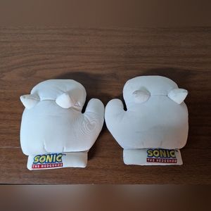 Knuckles gloves (from Sonic the Hedgehog)